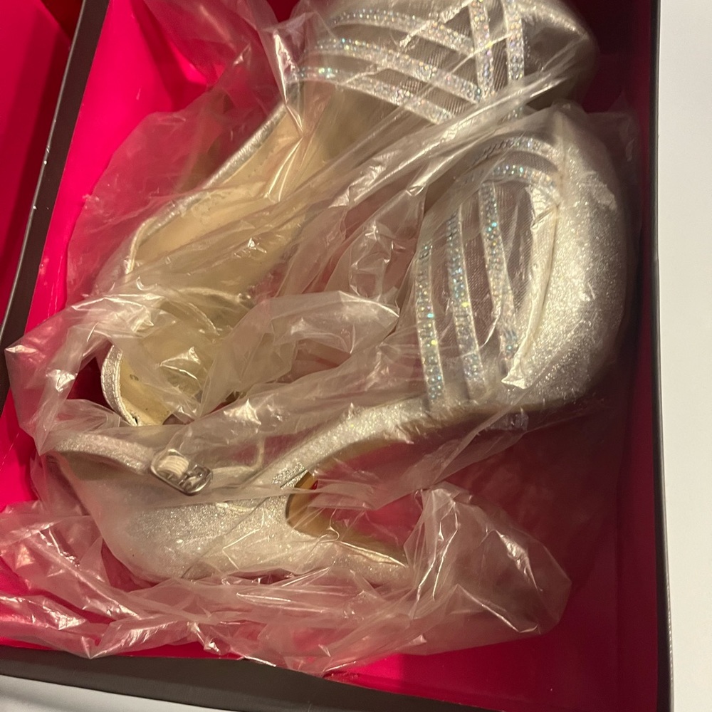 Vince Camuto, glitter silver heel, size 7